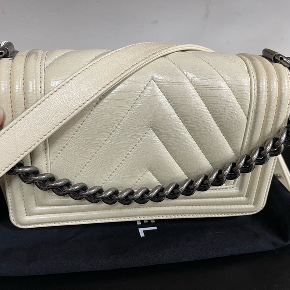 Chanel white boy bag - Picture 2 of 7